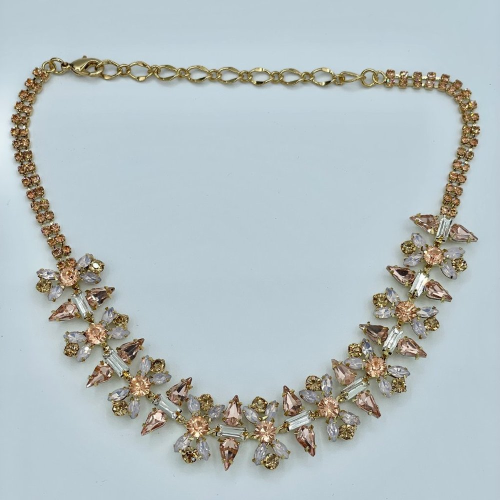 Swarovski Crystal Elements on a Gold toned Necklace - Picture 15 of 15
